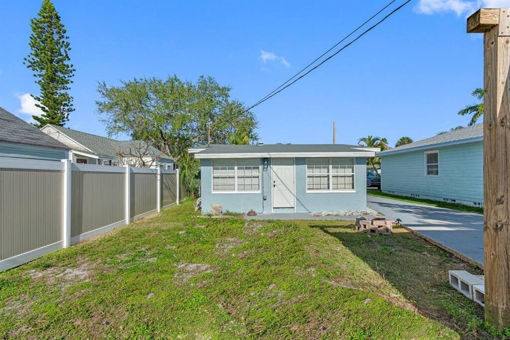 Amazing House Block From Beaches & Attractions Villa St. Pete Beach Exterior photo