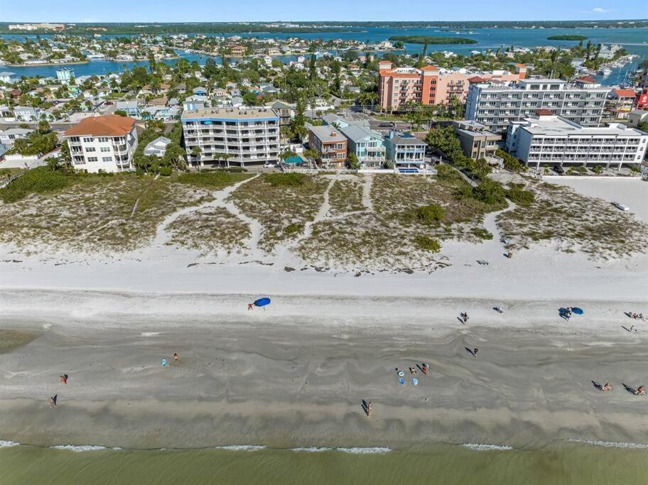 Amazing House Block From Beaches & Attractions Villa St. Pete Beach Exterior photo