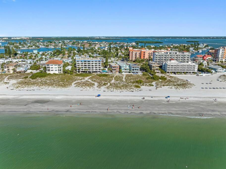 Amazing House Block From Beaches & Attractions Villa St. Pete Beach Exterior photo