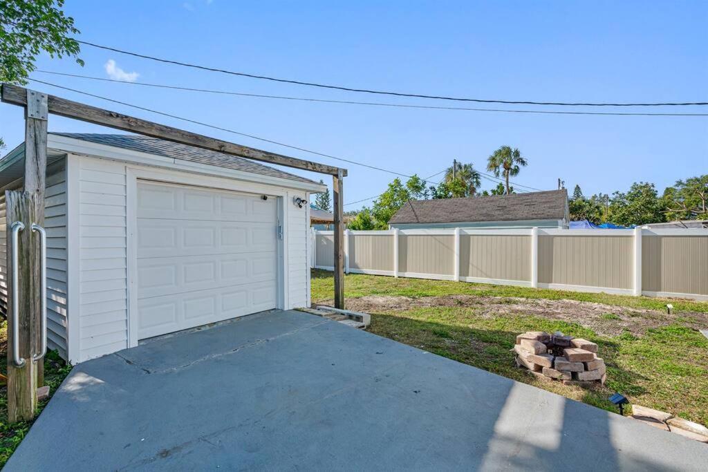 Amazing House Block From Beaches & Attractions Villa St. Pete Beach Exterior photo