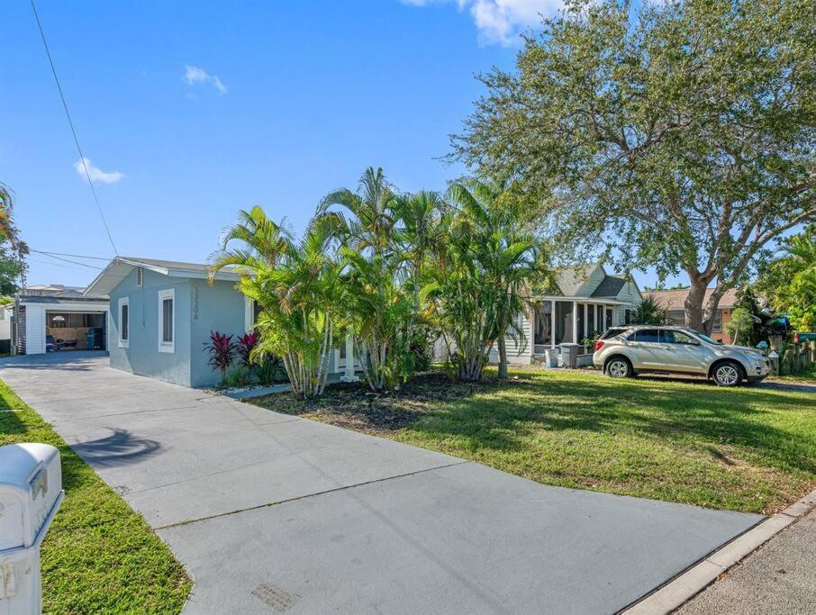 Amazing House Block From Beaches & Attractions Villa St. Pete Beach Exterior photo