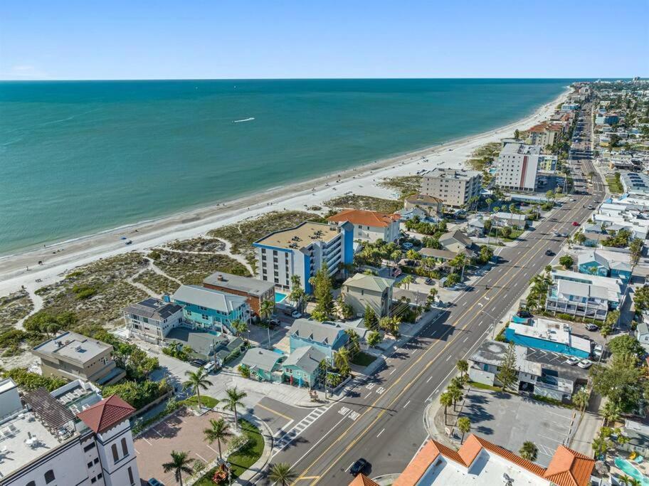 Amazing House Block From Beaches & Attractions Villa St. Pete Beach Exterior photo